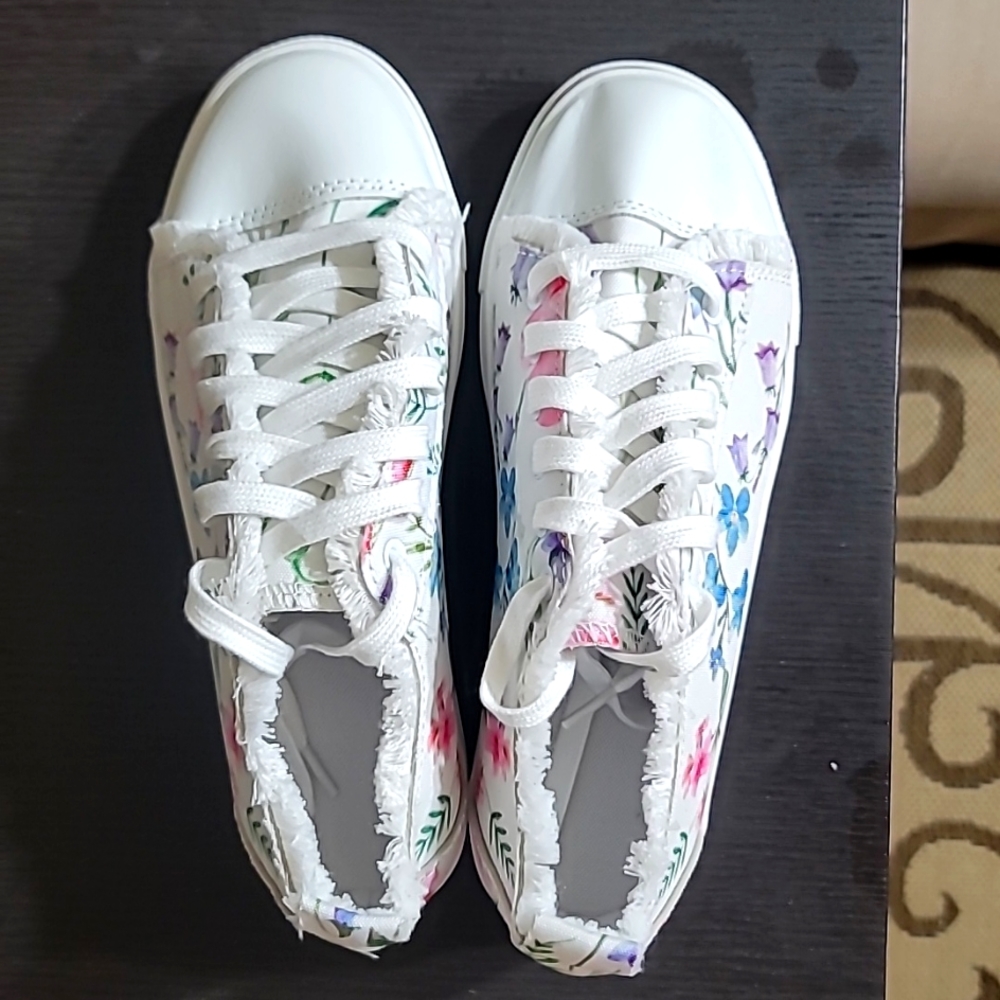 Floral tennis shoes size 38 never worn